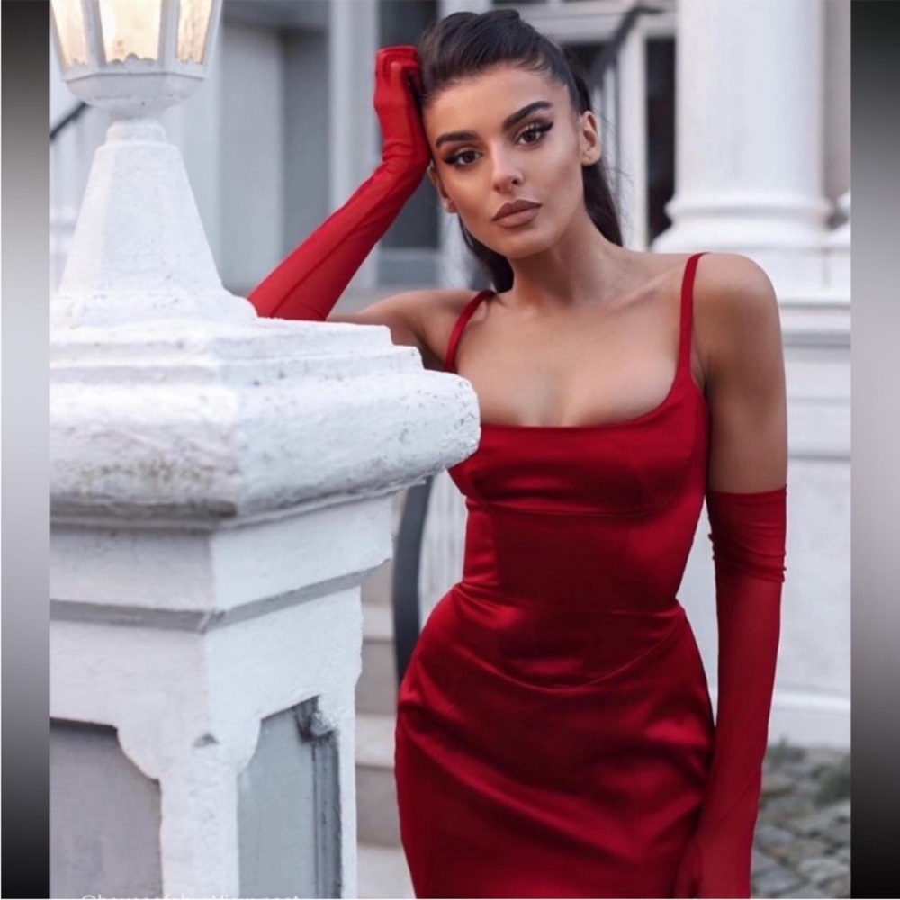 HOUSE OF CB XS PLUS‎ CUP Casimira' Wine red barbie Satin Corset Midi Dress
